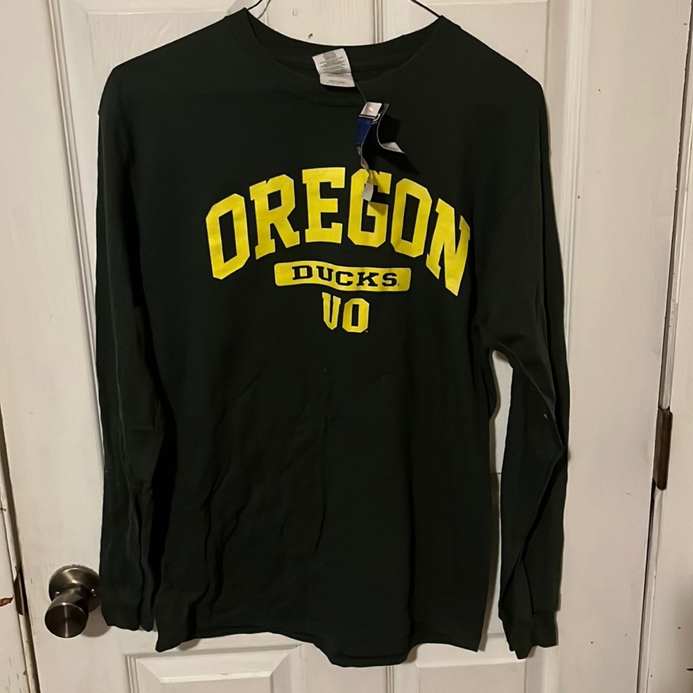 New with tags Oregon Ducks long sleeve tee
